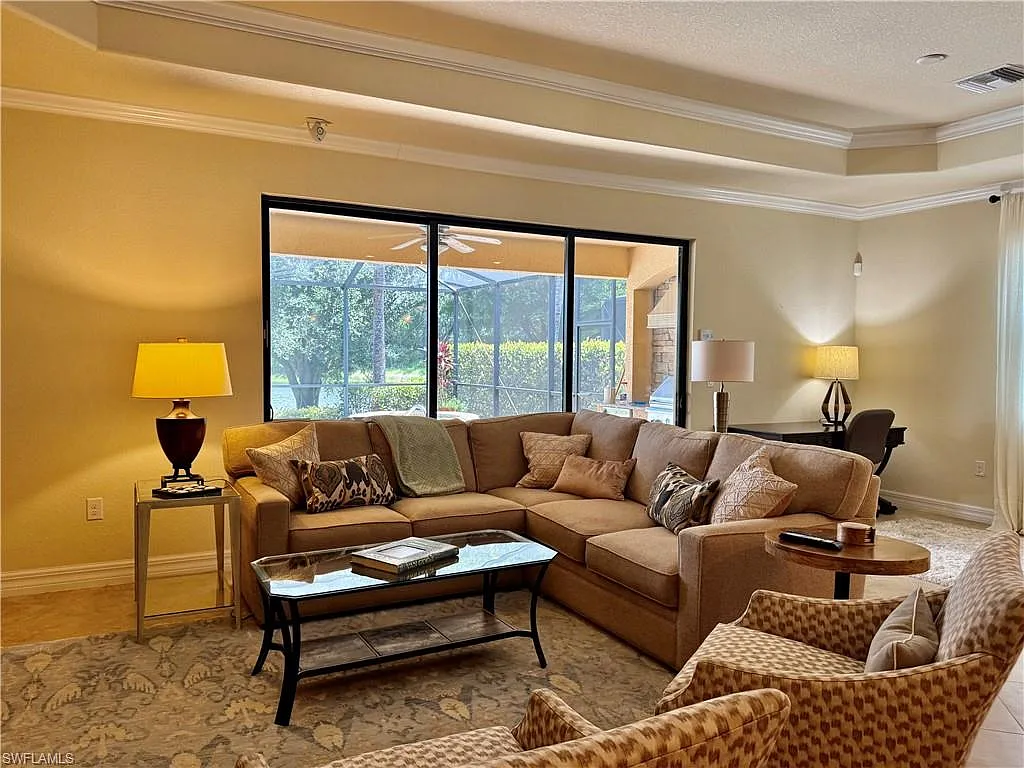 3 bed, 2.0 bath, 1854 sqft, $12,000 — Photo 4