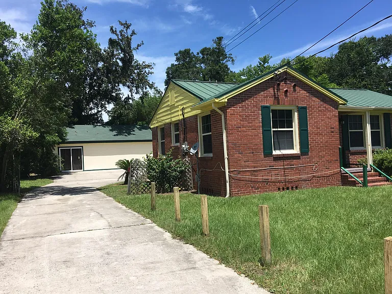 8034 Wakefield Ave — Photo 9