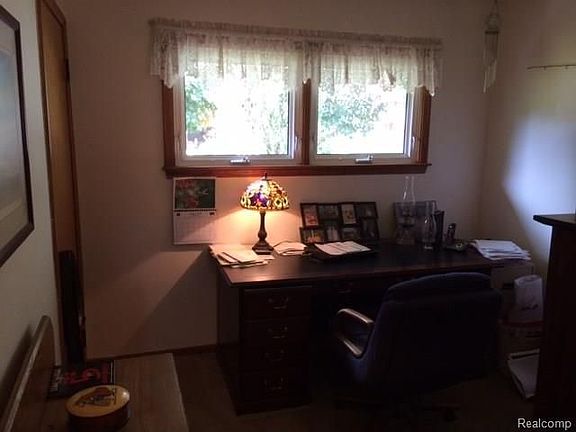 5th image of 15653 Crescent Ave