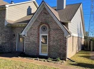 242 S Walnut Bend Rd, Cordova, TN 38018