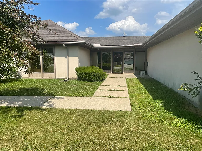 910 Taywood Rd — Photo 3
