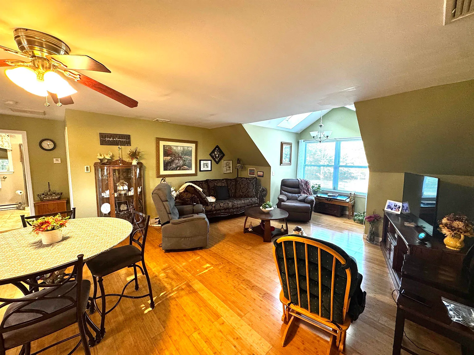 1 bed, 800 sqft, $1,950 — Photo 3