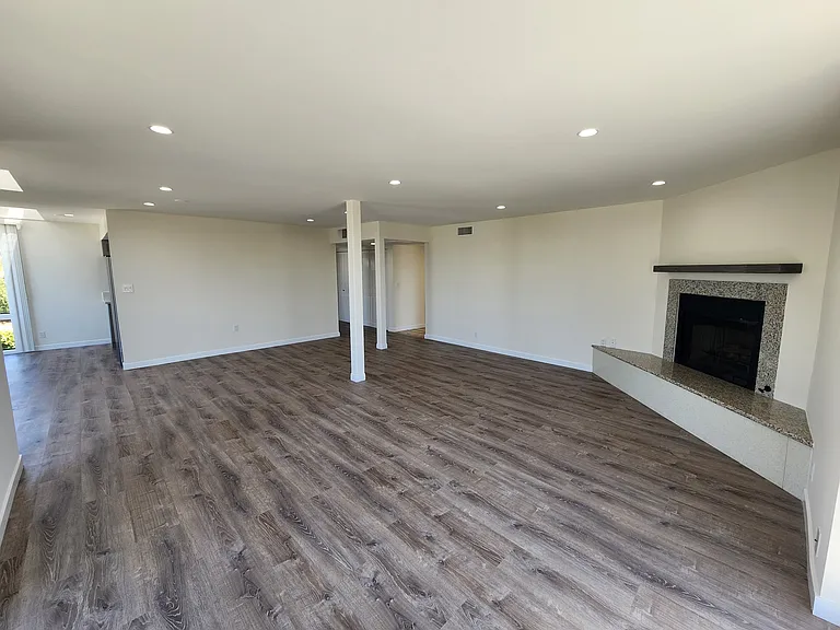 626 N Isabel St #301 — Photo 11