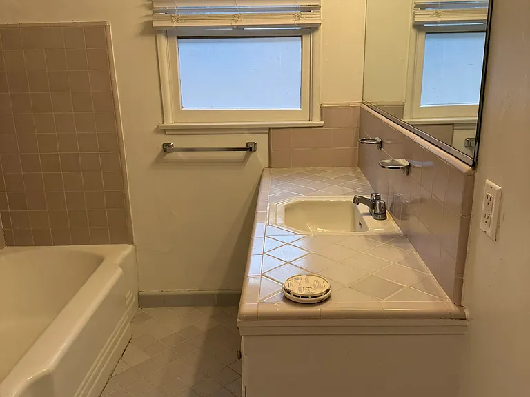 12924 Burbank Blvd #3 — Photo 12