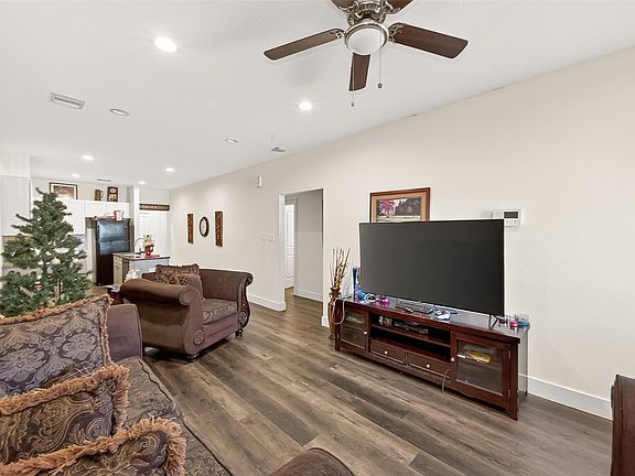 3rd image of 1035 Junell St