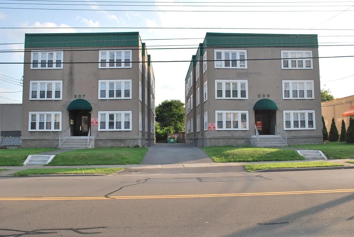 207 Main Street — Photo 1