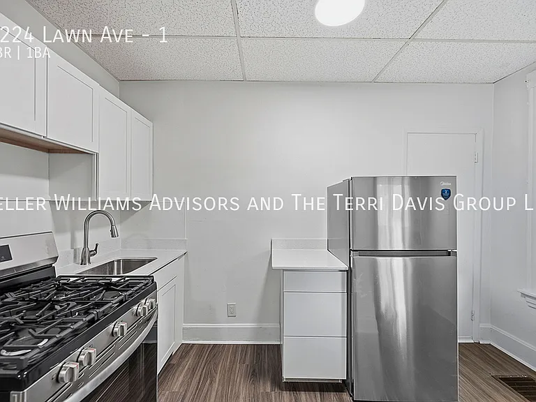 2224 Lawn Ave #1 — Photo 6