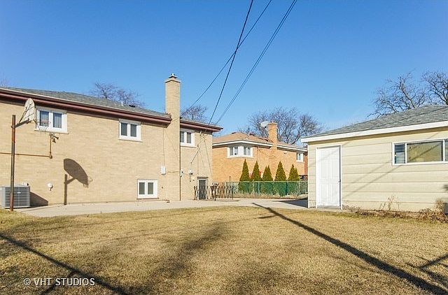 2nd image of 9509 Ozanam Ave