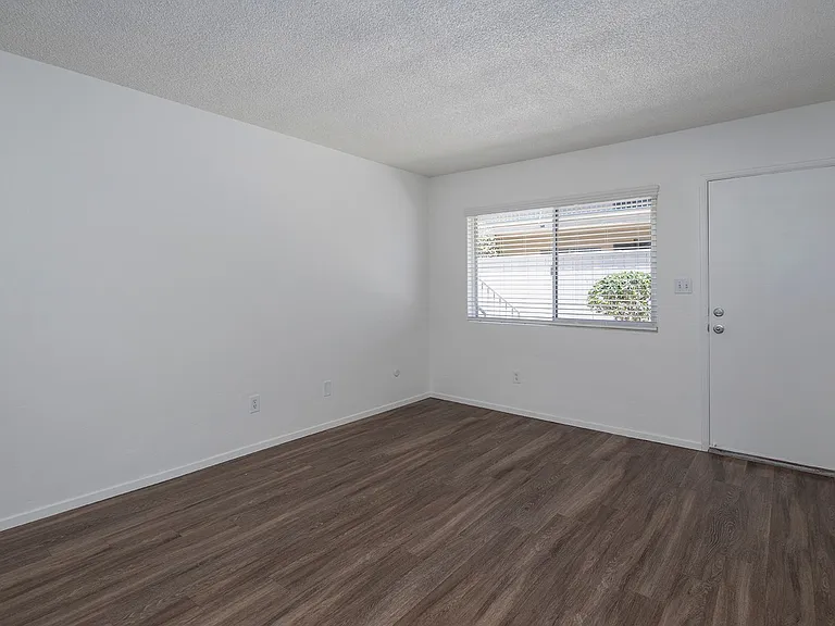 Monica Arms Apartments — Photo 8