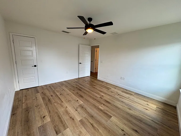 3218 Douglas Rd #B — Photo 6