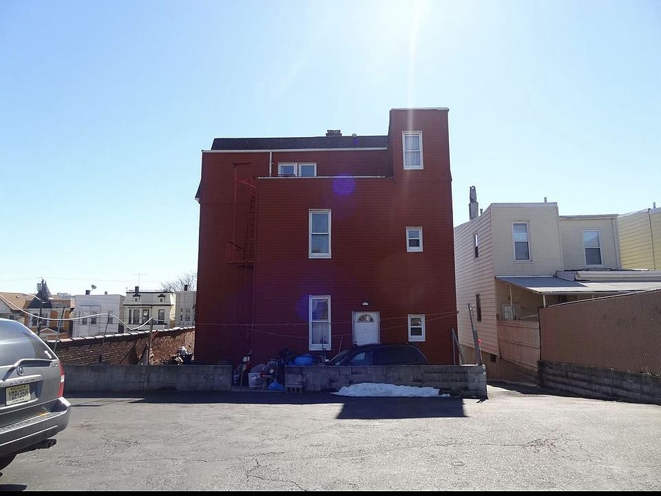 2nd image of 624 12th St