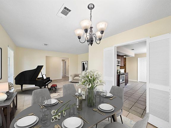 3rd image of 11823 Carvel Ln