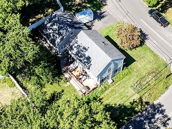 2nd image of 107 2Nd St