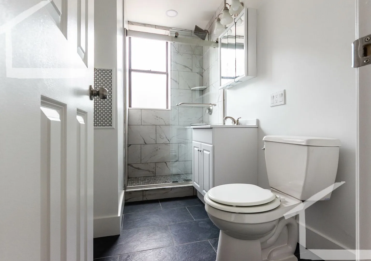 Modern unit in a perfect location — Photo 2