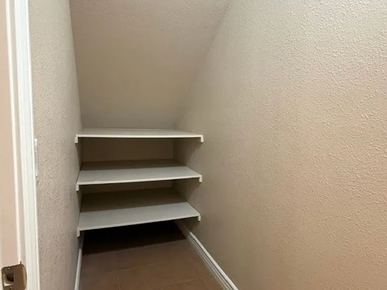 400 Sterling Dr — Photo 31