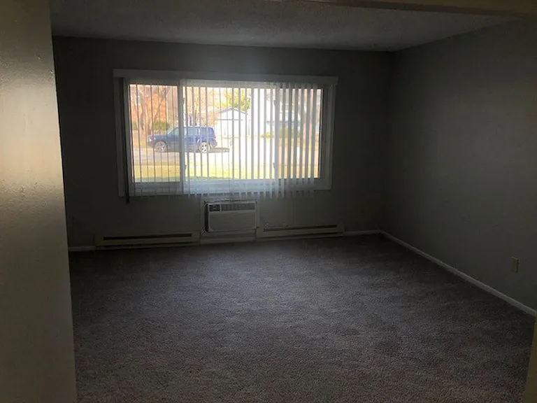 608 NE 4th Street — Photo 10