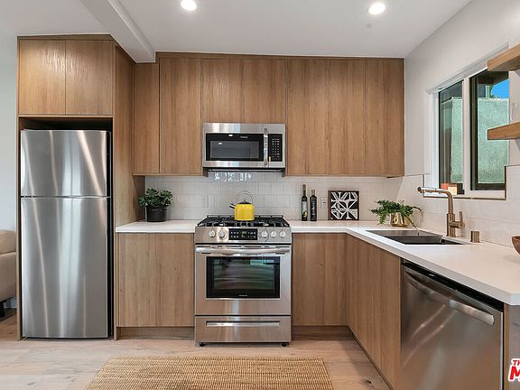 3rd image of 328 1/2 Parkman Ave