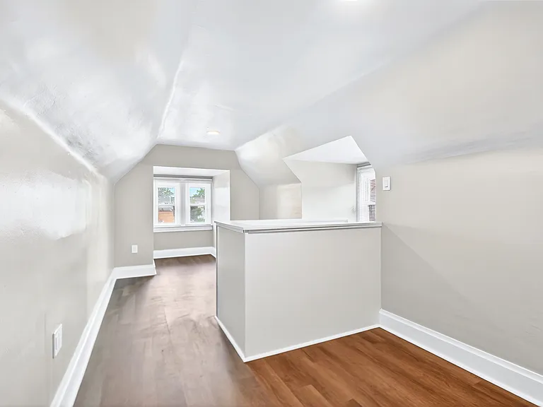 410 Kendall St — Photo 37