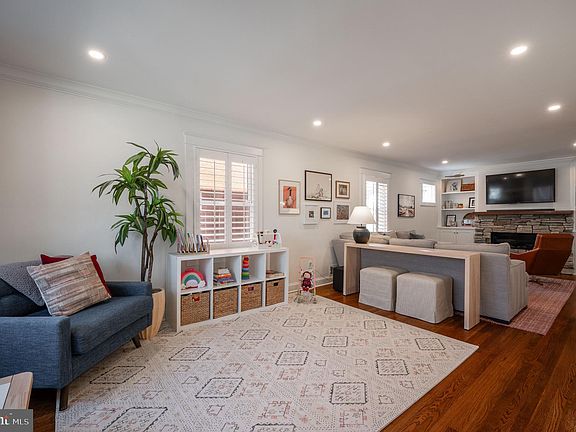 4th image of 401 E Custis Ave