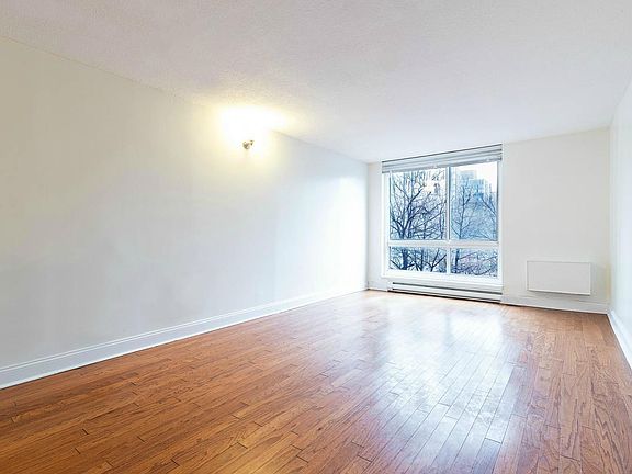 4th image of 546 Main St APT 716