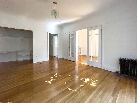 2nd image of 829 Leavenworth St #402