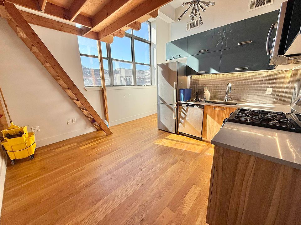 1st image of 374 Kosciuszko St #316