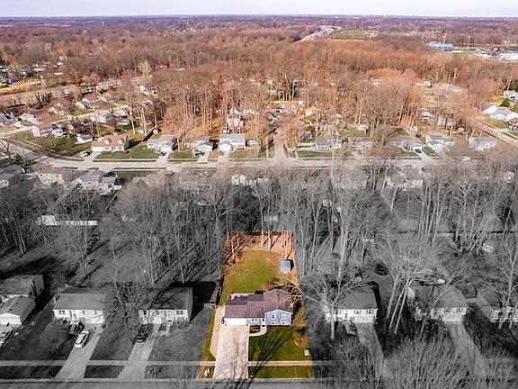 3rd image of 8547 Fairlane Dr