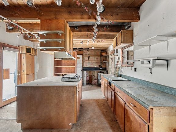 3rd image of 19 Bear Ridge Ln
