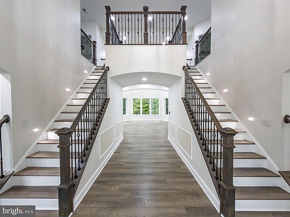 3rd image of 10401 Laurel Ridge Way