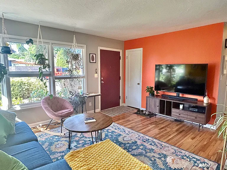 8616 SE Raymond Ct — Photo 4