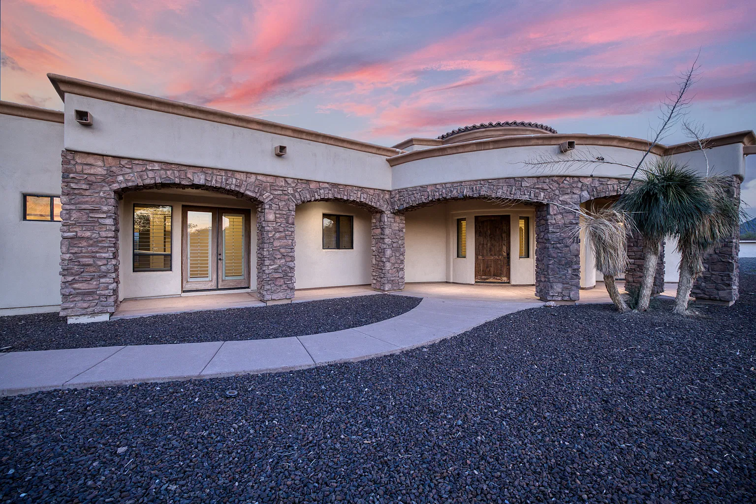 5 bed, 3.5 bath, 3812 sqft, $4,400 — Photo 2
