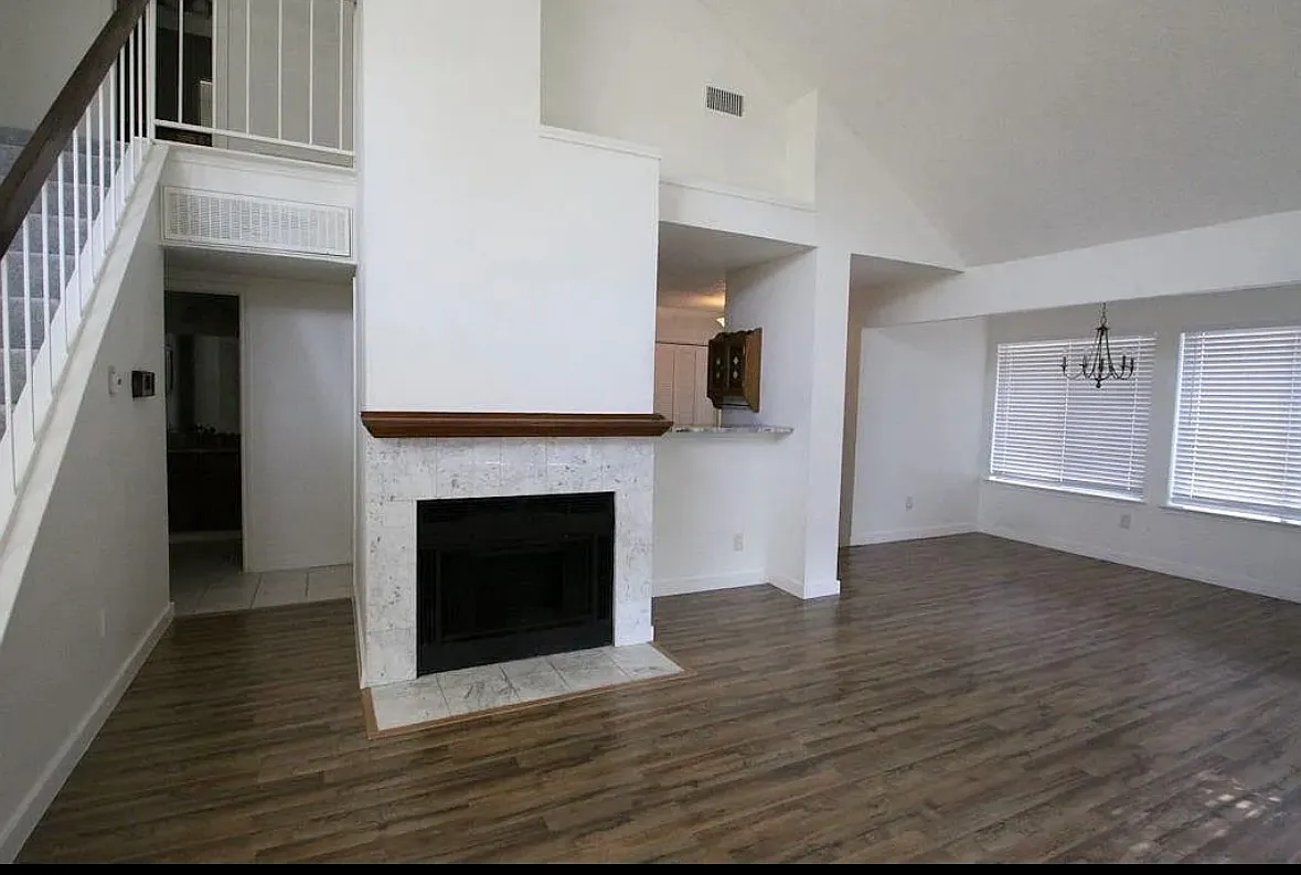 3 bed, 2.5 bath, 1462 sqft, $2,195 — Photo 2