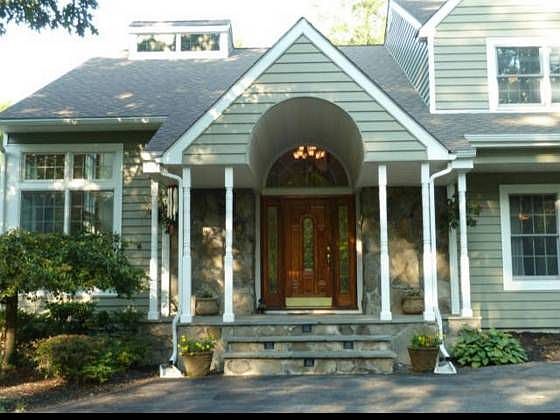 1st image of 16 Tricia Blvd