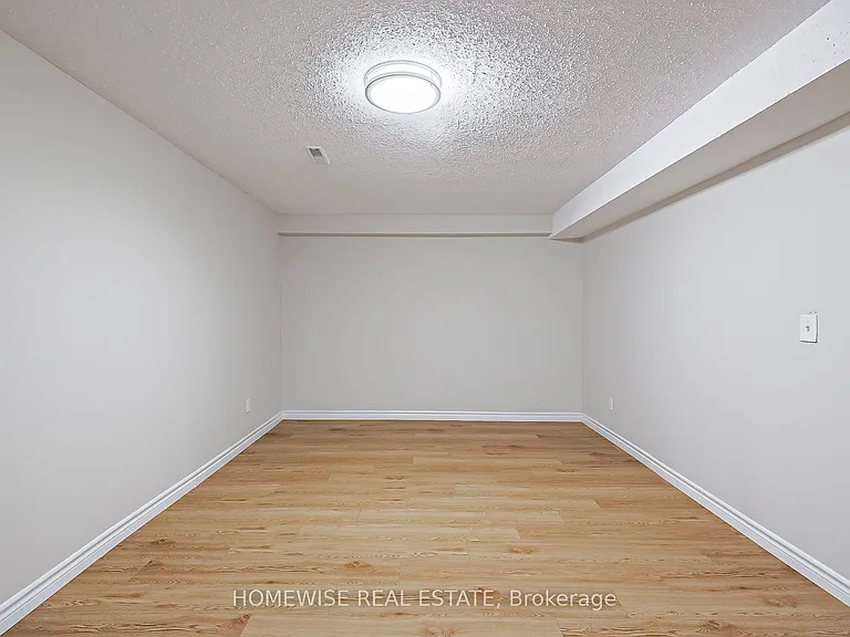 560 Waverly St N #25 — Photo 15