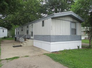 2940 Lamplight Dr, Columbus, IN 47203