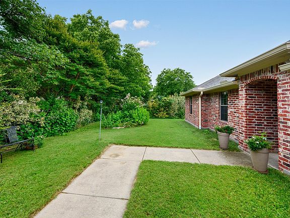 3rd image of 3301 Sycamore Dr