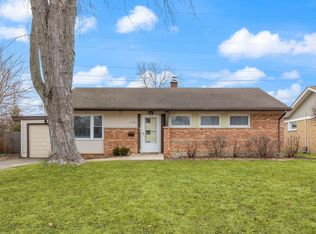 1145 Dell Rd, Northbrook, IL 60062