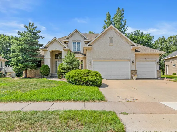 8304 9th St N, Oakdale, MN 55128
