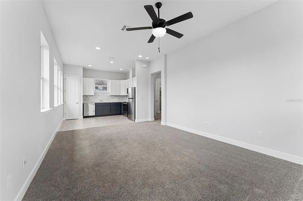 1 bed, 1.0 bath, 800 sqft, $1,900 — Photo 2
