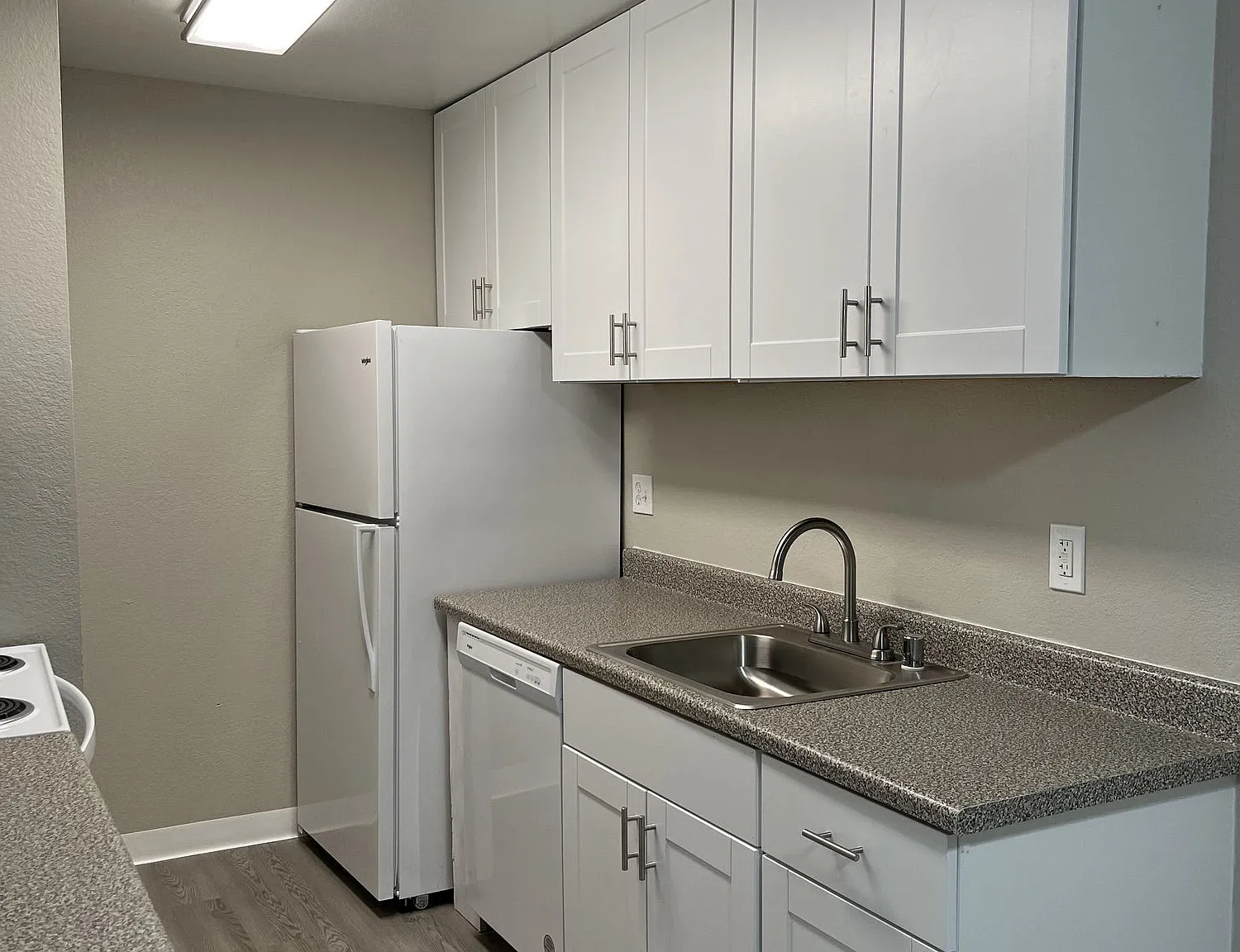 Glenbrook Apartments — Photo 2