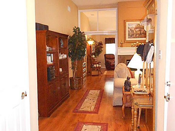 4th image of 3407 Carriage House Dr
