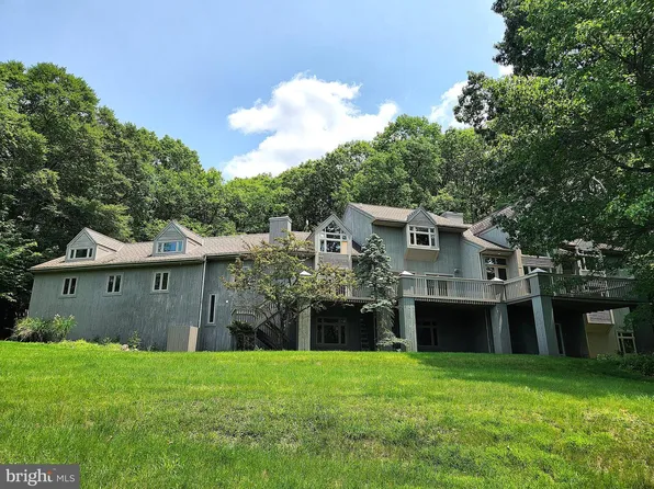 8 Wyndham Hill Dr, Boyertown, PA 19606
