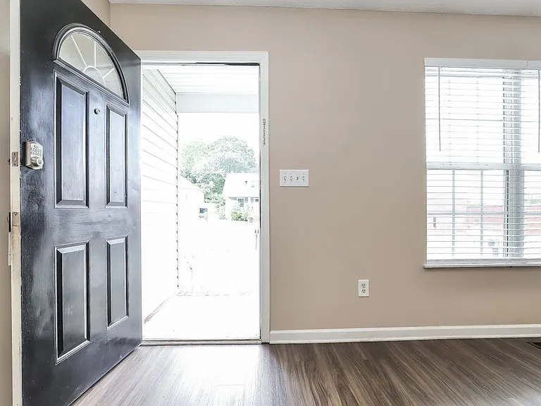 330 W Holt St — Photo 6