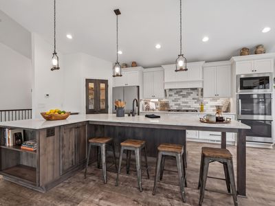 3460 Commonwealth Ave, Woodbury, MN, 55125