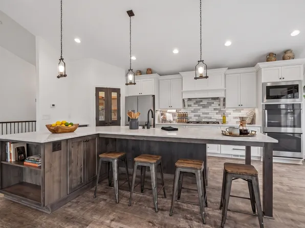 3460 Commonwealth Ave, Woodbury, MN 55125