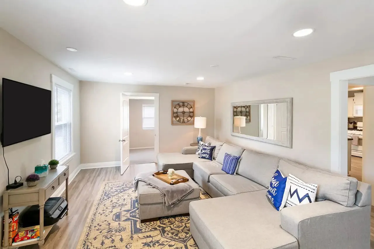 3 bed, 1600 sqft, $3,600 — Photo 2