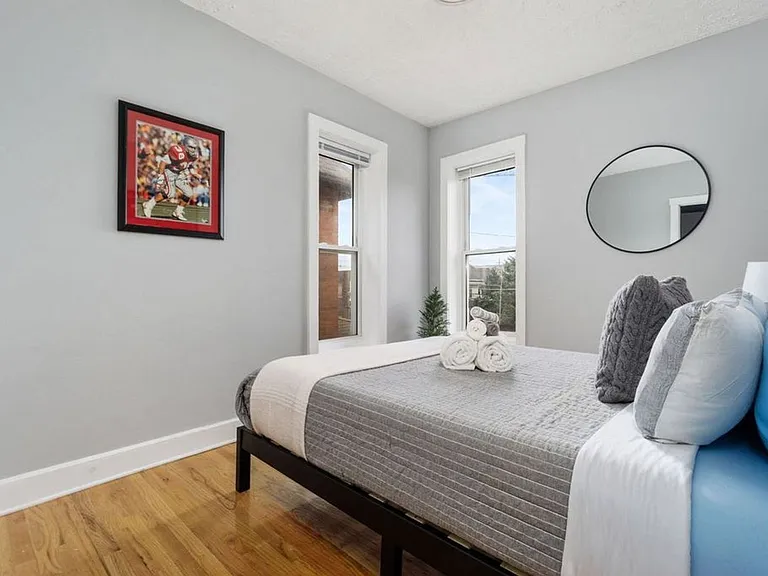 1373 Indianola Ave — Photo 14