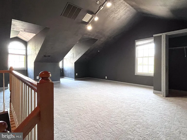 1601 Leeds Castle Dr — Photo 26