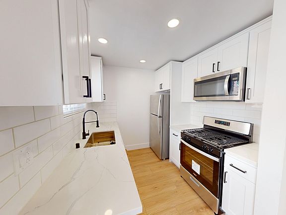 5th image of 943 N Gardner St APT 6