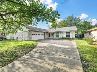 330 W Springdale Ln, Grand Prairie, TX 75052